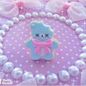 Niedlicher Bitten Bear Cookie Ring von Dolly House