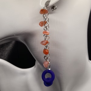 Karneol-Perlen-Ohrstöpsel-Ohrringe – tropfenförmiger Ohrstecker und Kette aus Edelstahl, Anti-Verlust-Ohrstöpsel-Zubehör – Gig-Musik-Festival-Schmuck