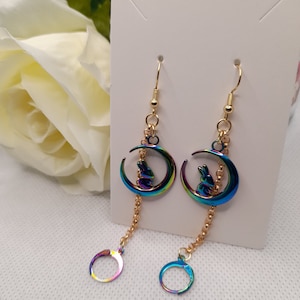 Mond und Hase Charm Loop Ohrstecker Ohrringe - Gold Ohrring Haken und Kette Regenbogen Charm - Musik Festival Mode Accessoire Schmuck Kette -