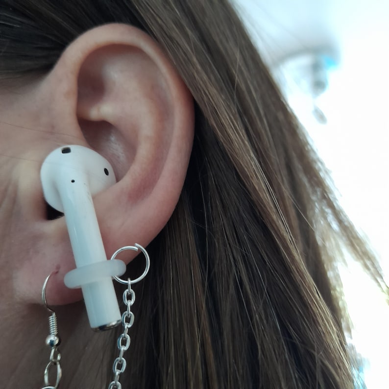 This image shows the airpod/wireless earphone option to have on the end of the earring chain, the airpod is held in place with a silicone ring.