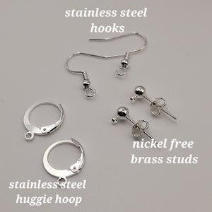 This image shows the variety of earring settings that can be chosen to make the earrings.