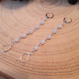 Opalite Huggie Hoop Ohrstecker Ohrringe, neue Herbstkollektion Ohrringe für Air-Pods oder Loop-Ohrstecker, Anti-Verlust Ohrringe mit Edelsteinkette,