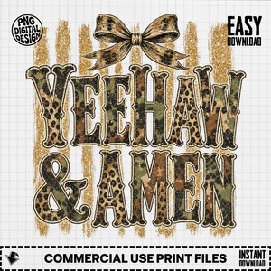 Op de afbeelding: Een digitaal ontwerp met de tekst "YEEHAW & AMEN" in een camouflage- en luipaardprintlettertype. Bovenop staat een strik met een luipaardprintpatroon. Gouden glitterstrepen staan achter de tekst. Het ontwerp bevat de tekst "PNG DIGITAL DESIGN", "EASY DOWNLOAD", "COMMERCIAL USE PRINT FILES" en "INSTANT DOWNLOAD".