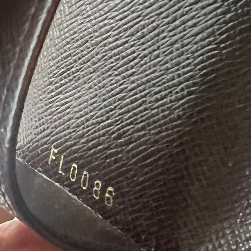 Louis Vuitton Vintage Black Epi Leather Trifold 6 Key Case - Ruby Lane