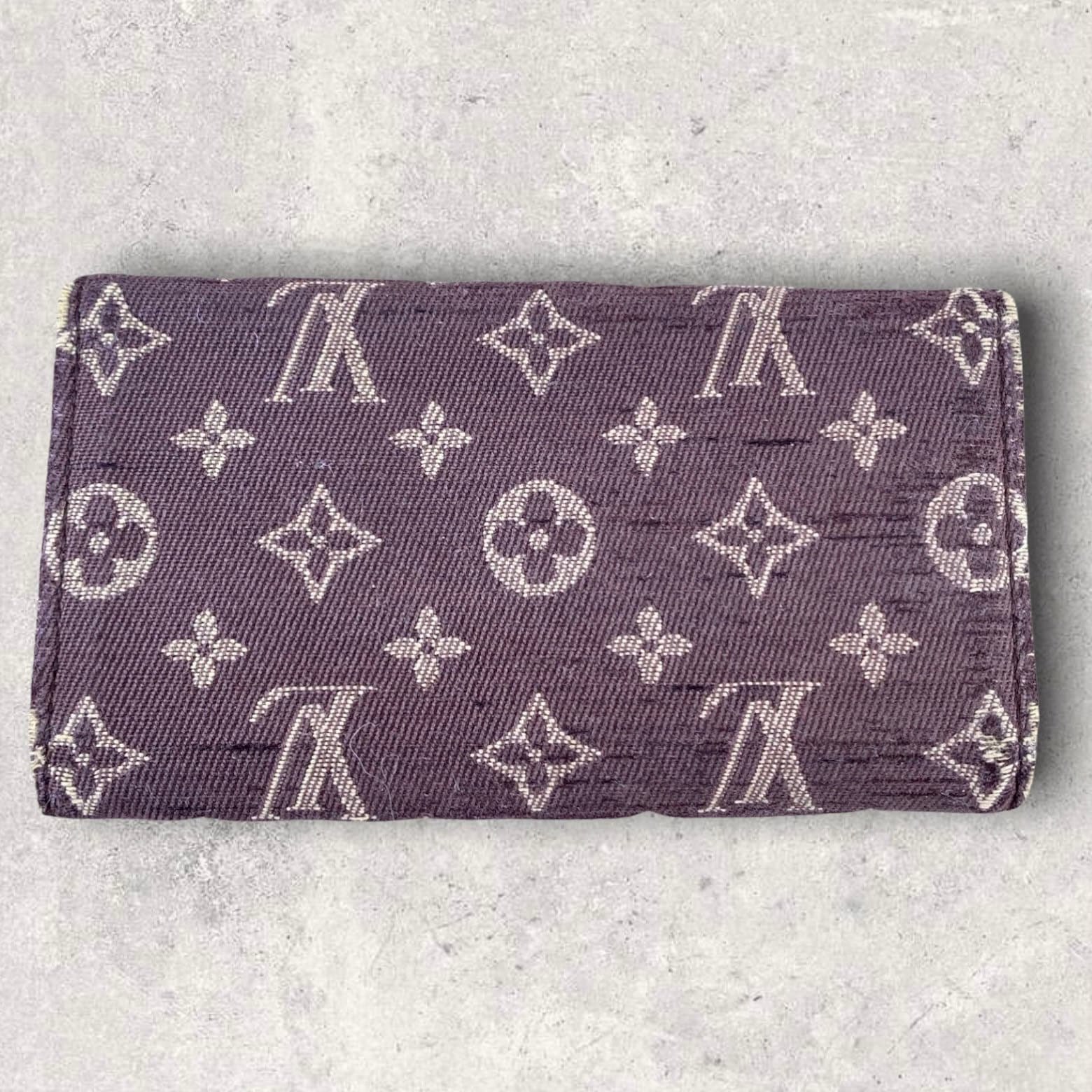 Vintage Louis Vuitton brown monogram key case. Classic unisex wallet f –  eNdApPi ***where you can find your favorite designer  vintages..authentic, affordable, and lovable.