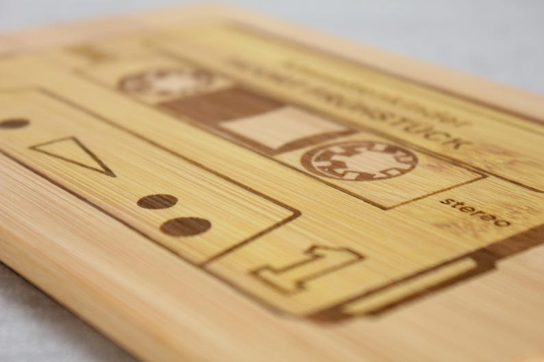 Tabla de madera "Cassette Children - Crime Scene Breakfast" hecha de bambú imagen 8