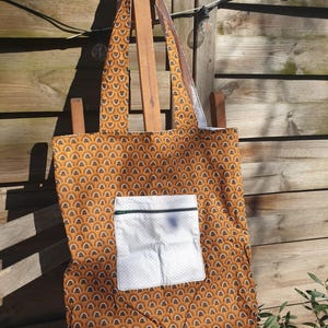 Tote bag en tissu camel, réversible et avec une double poche fermeture éclair - Chouchou assorti