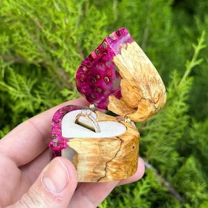 Proposal cermony ring box, pink flower ring case, heart shaped engagement ring box, single ring epoxy case, wooden flower ring box