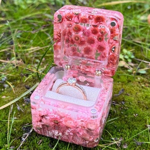 Caja romántica para anillo de propuesta rosa, caja para anillo de propuesta, caja con flores rosas, caja de epoxi completa, estuche para anillo rosa, caja hecha a mano, soporte floral para anillo