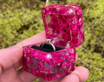 Pretty rink floral ring box, engagement ring box, epoxy bridal ring box, pink ring box nature, epoxy ring box, flower ring box proposal