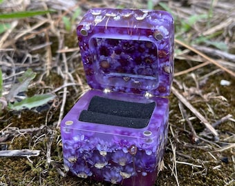 Caja para anillos de propuesta con motivos góticos, caja para anillos con flores moradas, caja para anillos de compromiso, caja para anillos de propuesta con motivos florales, caja para anillos con flores, caja para anillos grabada.
