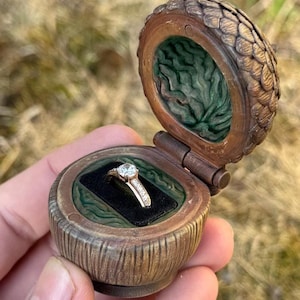 Engagement acorn ring box, autumn proposal ring holder, forest hazelnut proposal box, whimsical rings holder