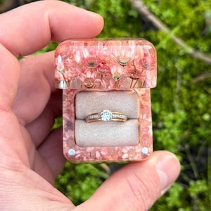 Caja de epoxi rosa melocotón, caja de propuesta con flores, caja para anillo de compromiso, regalo de San Valentín, caja de epoxi, soporte para anillos, caja de propuesta con portador de anillos
