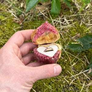 heart proposal box,
custom ring box,
heart shaped box,
real flower case,
wild floral box,
exquisite ring box,
proposal ring box,
pink flower box,
bright proposal box,
one slot ring box,
ceremony ring case,
engagement ring box,
floral proposal,