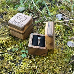 Small oak wood ring box, single ring wooden jewelry box, custom engagement ring hoder, unique wedding accessories, nature inspired ring case