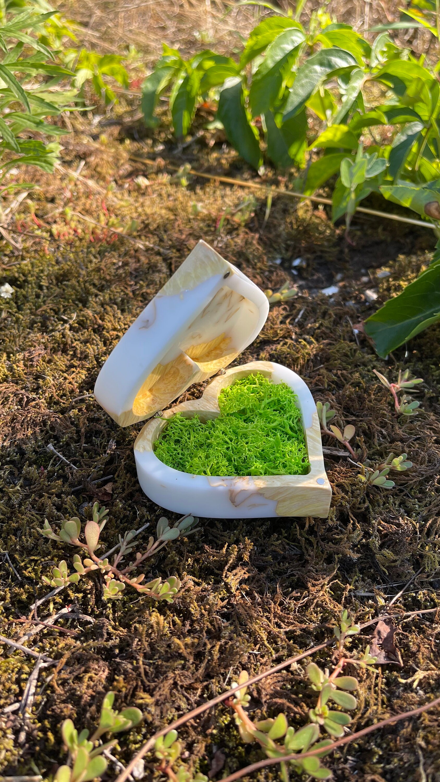Expoxy Box Epoxy Resin Heart Wedding Ring Box, Handmade White Ring Box With Green ...