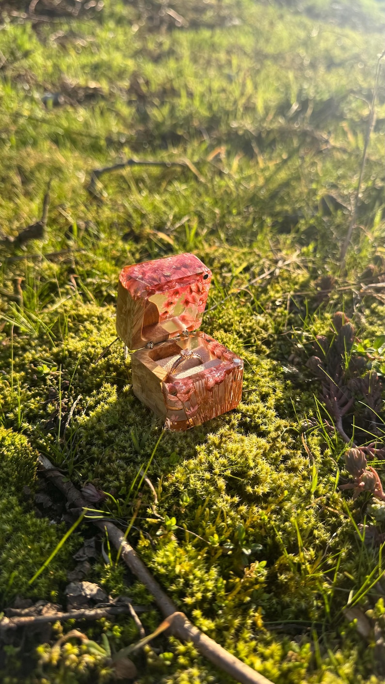ring box proposal,
epoxy resin case,
spring flower box,
single ring box,
engagement ring box,
wood ring box,
wedding accessories,
romantic moment box,
peachy pink ring box,
handcrafted ring box,
peachy ring case,
epoxy ring box,
proposal ring box,