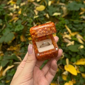 Scatola porta-anello arancione succosa, porta-anello floreale, scatola porta-anello di fidanzamento, custodia porta-anello arancione, porta-anello completamente in resina epossidica, scatola primaverile, graziosa scatola porta-fiori