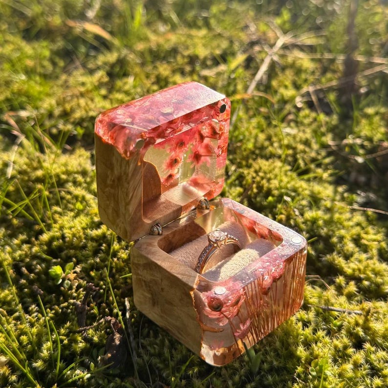 ring box proposal,
epoxy resin case,
spring flower box,
single ring box,
engagement ring box,
wood ring box,
wedding accessories,
romantic moment box,
peachy pink ring box,
handcrafted ring box,
peachy ring case,
epoxy ring box,
proposal ring box,