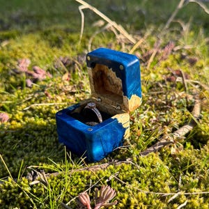 Scatola per anello in resina epossidica personalizzata, scatola per anello in resina di legno, scatola per portatore di anello, scatola per anello di proposta, porta anello in resina blu, piccola scatola per anello blu, scatola per anello di gioielli