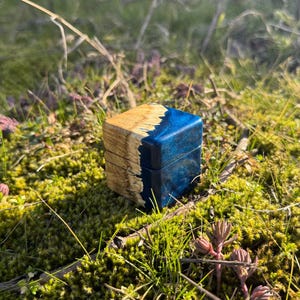 Scatola per anello in resina epossidica blu navy, elegante custodia per anello in resina, custodia per anello di proposta blu, porta anello in resina epossidica, scatola per anello di fidanzamento, scatola quadrata per anello singolo
