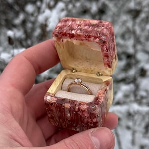 Scatola per anello di fidanzamento con fiore color vino, scatola per anello singolo, scatola per anello bicolore, scatola per anello estetico, scatola per anello di proposta, porta anello in legno