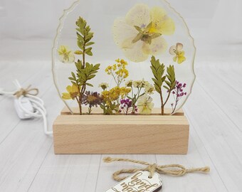 Flat stand night light, floral lamp, clear epoxy lamp, dried flower lamp, desktop lamp, minimalist lamp, handmade decor, bedroom decor
