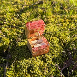 Scatola per anello di proposta floreale, scatola per anello di fiori, scatola per anello di fidanzamento, scatola per anello in resina epossidica con fiori rosa, scatola per anello tascabile, regalo per un momento unico