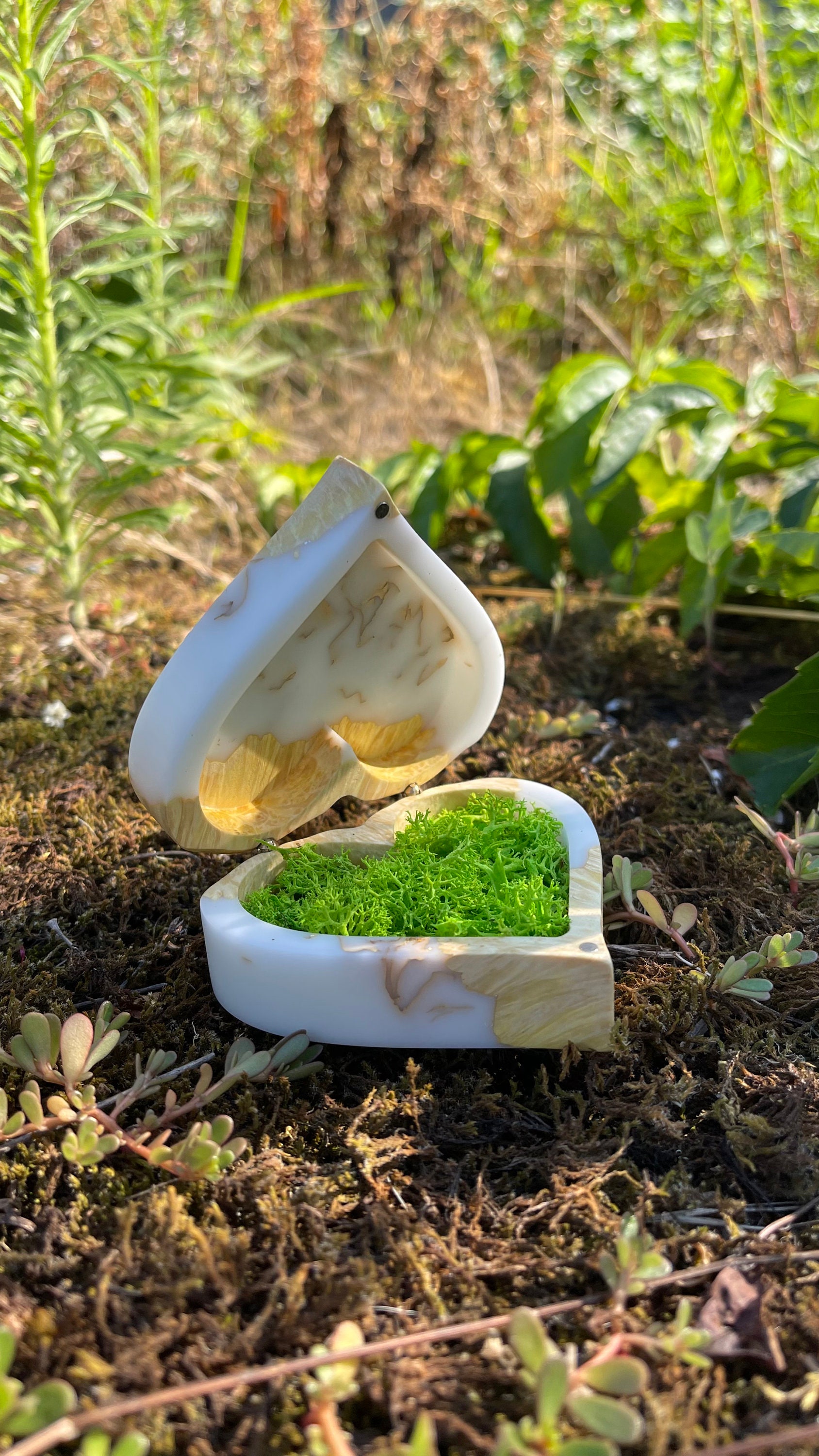 Expoxy Box Epoxy Resin Heart Wedding Ring Box, Handmade White Ring Box With Green ...
