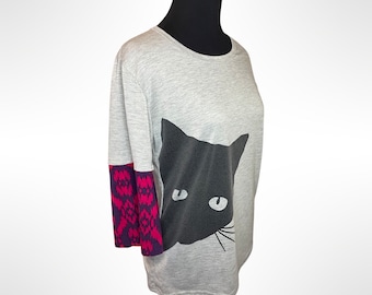 Camiseta de gato, camiseta de gato reciclada, top de gato reelaborado, top de gato con mangas acampanadas, camiseta reelaborada
