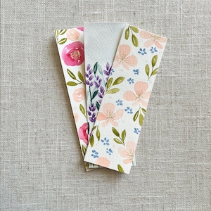 Marcadores de aquarela pintados à mão - lavanda, rosas, leitor floral rosa, presente para amantes de livros