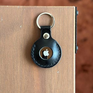 Airtag Leather Keyring / Handmade Leather AirTag Case / Personalized Key Fob / Monogram Engraving Keychain / Apple AirTag Cover / Black