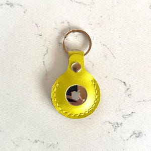 Airtag Leather Keyring / Handmade Leather AirTag Case / Personalized Key Fob / Monogram Engraving Keychain / Apple AirTag / Saffiano Lime