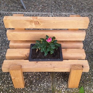 Kleine Gartenbank mit Blumentopf zum Bepflanzen - Blumenbank für Garten - Dekoration Frühling für Balkon und Terrasse - Geschenk Oma Mama