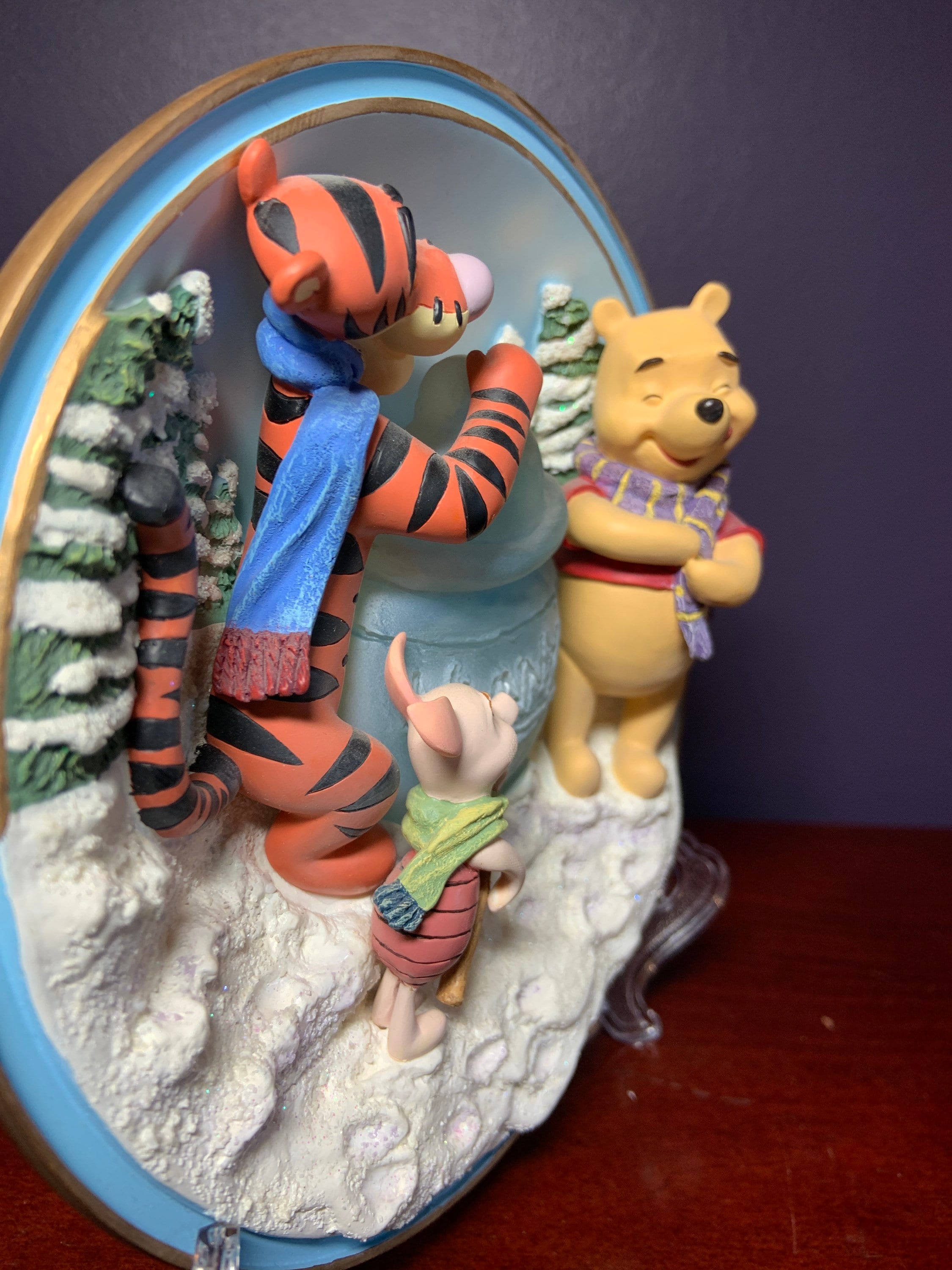 1998 A Wonderlit Winter With Winnie the Pooh 3D Plate From the