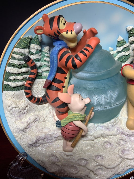   THE Winnie the Pooh　プレート Zrike, Winnie the Pooh Daisy Chain | Replacements, Ltd.