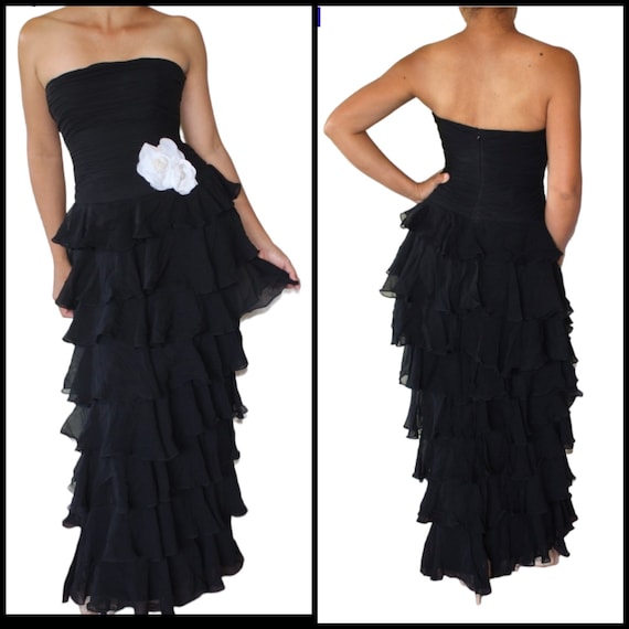 Vintage Kay Unger New York Black Strapless Ruffled Layer chiffon Dress Size 4 (M) zip up White roses Vintage Kay Unger New York Black Strapless Ruffled Layer chiffon Dress Size 4 (M) zip up White roses