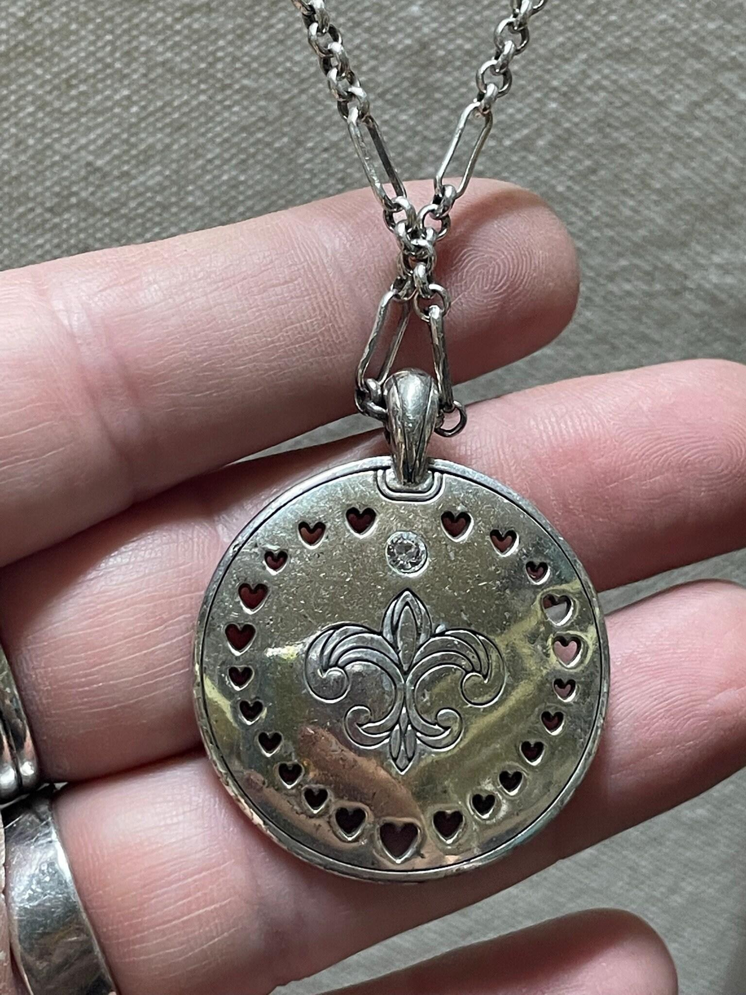Collana con ciondolo astratto vintage in argento, Brighton non firmata, collana modernista - Italia Collana con ciondolo astratto vintage in argento, Brighton non firmata, collana modernista - Italia
