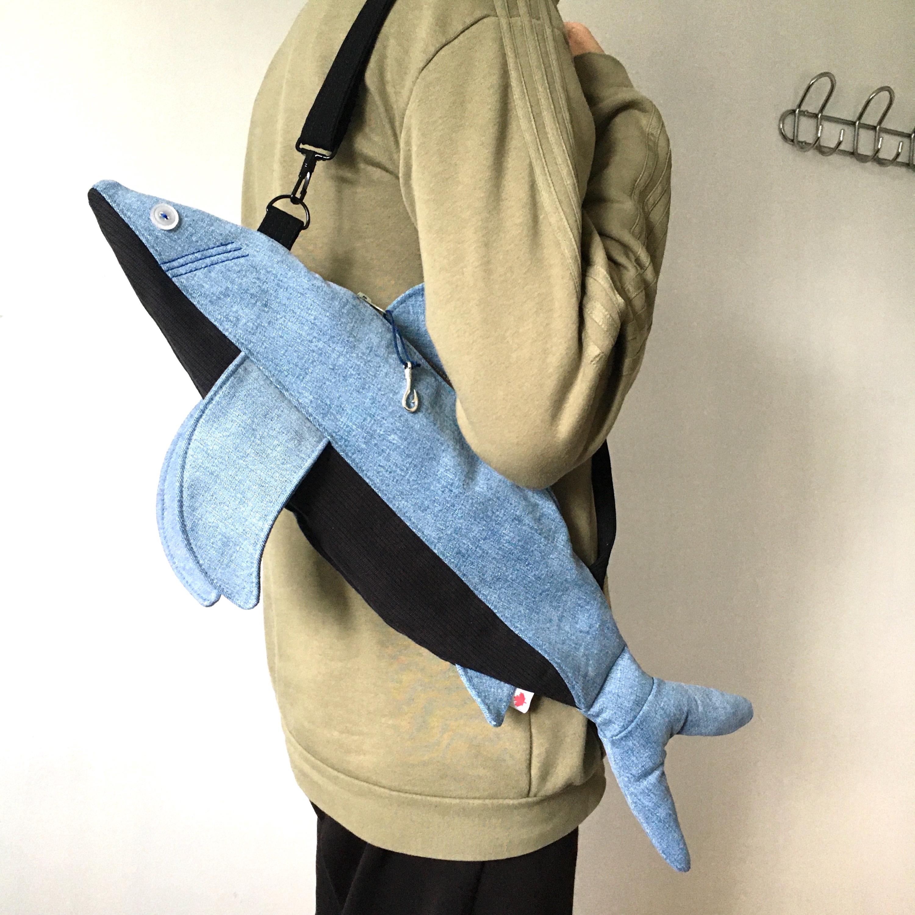 Bolso bandolera de mezclilla con forma de tiburón: divertido bolso de hombro con forma de pez para estudiantes, correa ajustable.