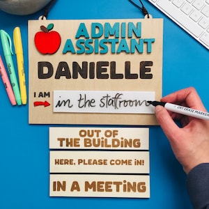 Büro Assistent Büro Türschild kaufmännisches Büro Namensschild Geschenk für Sie Schul Sekretärin Namen Schild Büro Name Schild kaufmännischer Mitarbeiter Holz