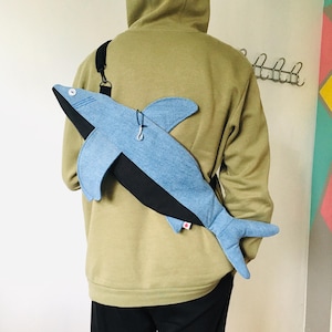 Bolso bandolera de mezclilla con forma de tiburón: divertido bolso de hombro con forma de pez para estudiantes, correa ajustable.