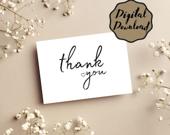 Puede incluir: Una tarjeta blanca con el texto "thank you" escrito en cursiva negra con un pequeño símbolo de corazón entre las palabras.