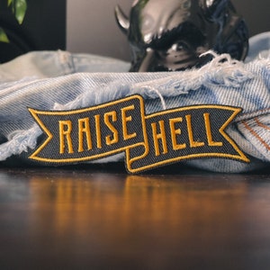 Raise Hell-patch/doe-het-zelf geborduurde patch naai de opstrijkpatch punk ambacht goth tattoo emo motief badge grappig cadeau voor jassen