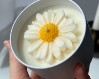 Soy Wax Daisy Candle | Hand-Poured Floral Scented Home Decor (200ml)