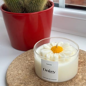 Sunflower & Daisy Soy Candle – Floral Scented Gift, Cozy Home Decor | 200g Glass Jar