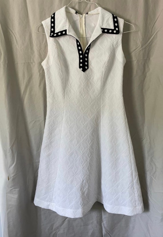 Vintage 1970’s white dress with black and white p… - image 8