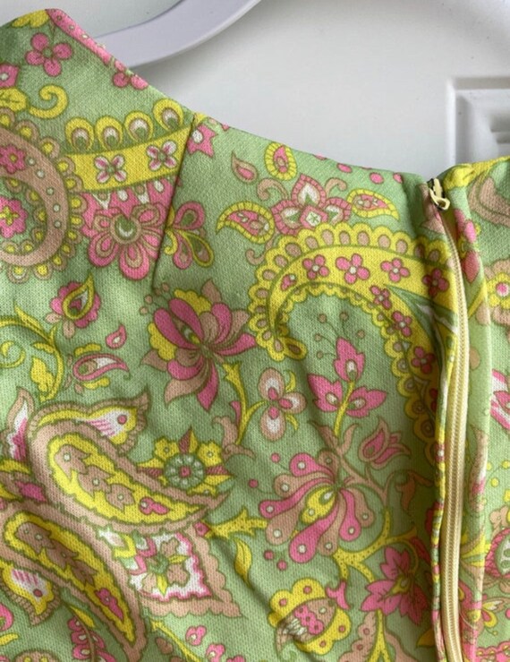 Vintage 1970’s green and pink paisley tank top bl… - image 3