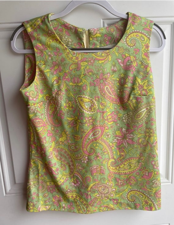 Vintage 1970’s green and pink paisley tank top bl… - image 1