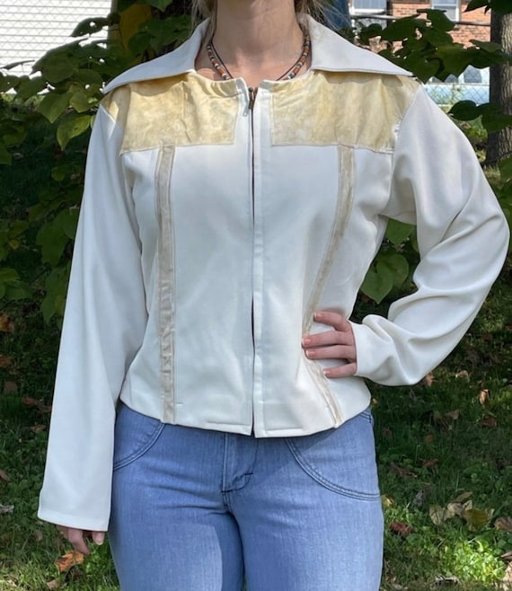 Light weight cream and gold vintage 1970’s jacket - image 1
