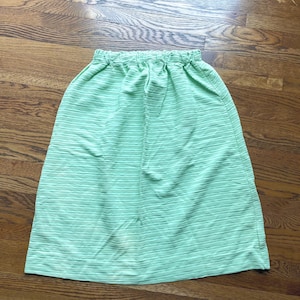 70’s textured light green skirt